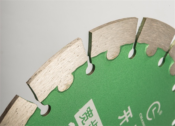 如何提高開槽切割片刀頭金剛石的把持力呢？