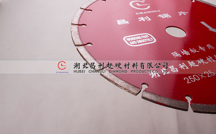 切花崗巖要用專業(yè)的鋸片,為什么花崗石這么硬？