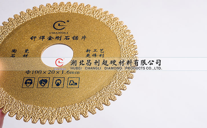 這方法有利于防止金剛石鋸片的偏差，從而提高石材加工質(zhì)量